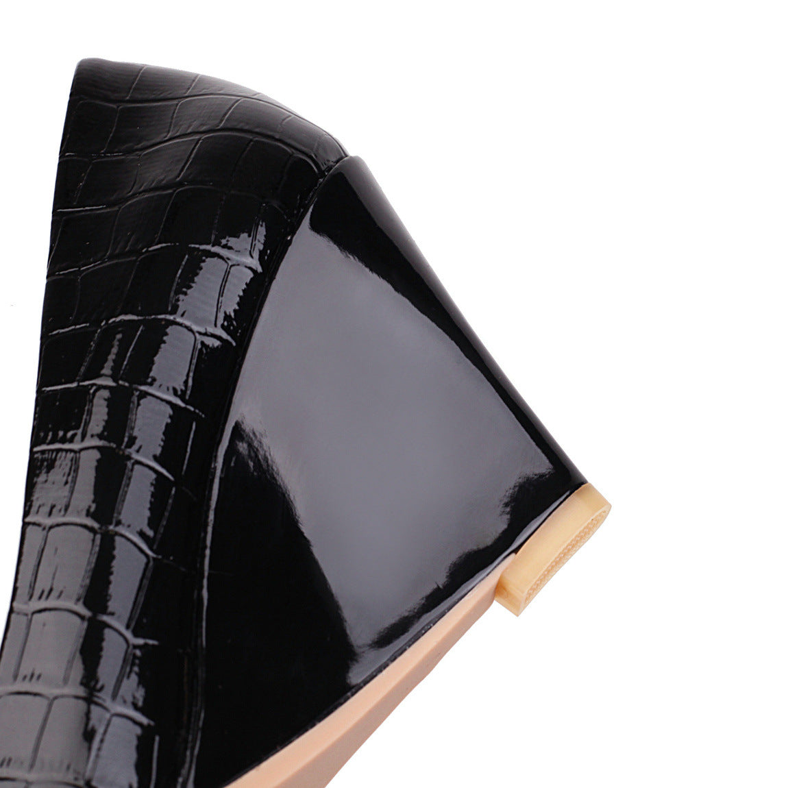 Fish Scale Pattern Pointed Shoes