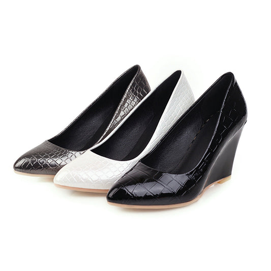 Fish Scale Pattern Pointed Shoes